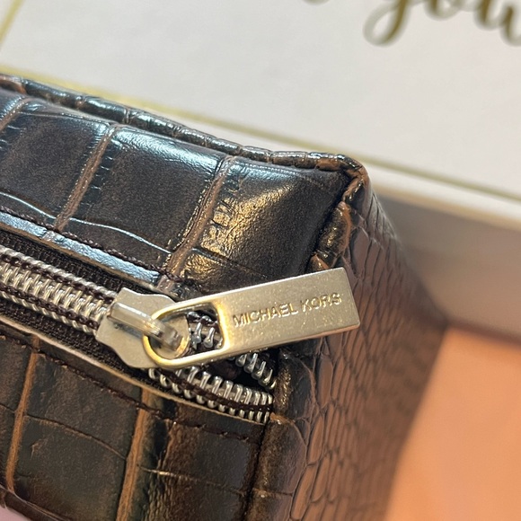 Michael Kors Sunglass Pouch - Picture 3 of 3